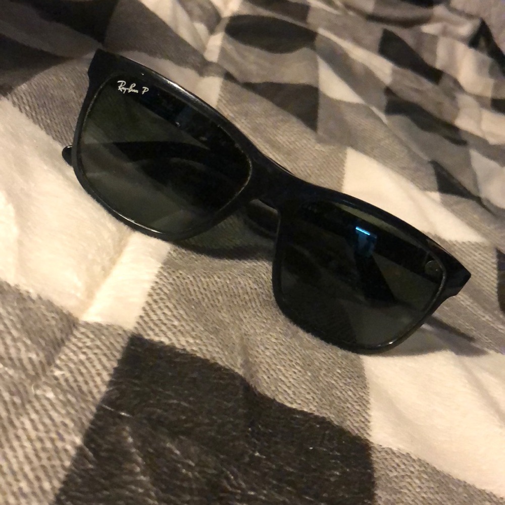Authentic polarized Ray Bans